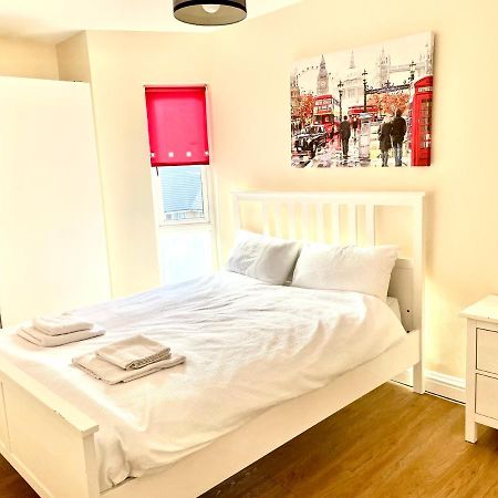 Holiday Flat In Central Slough Near To London Heathrow And Windsor With Free Car Park Extérieur photo