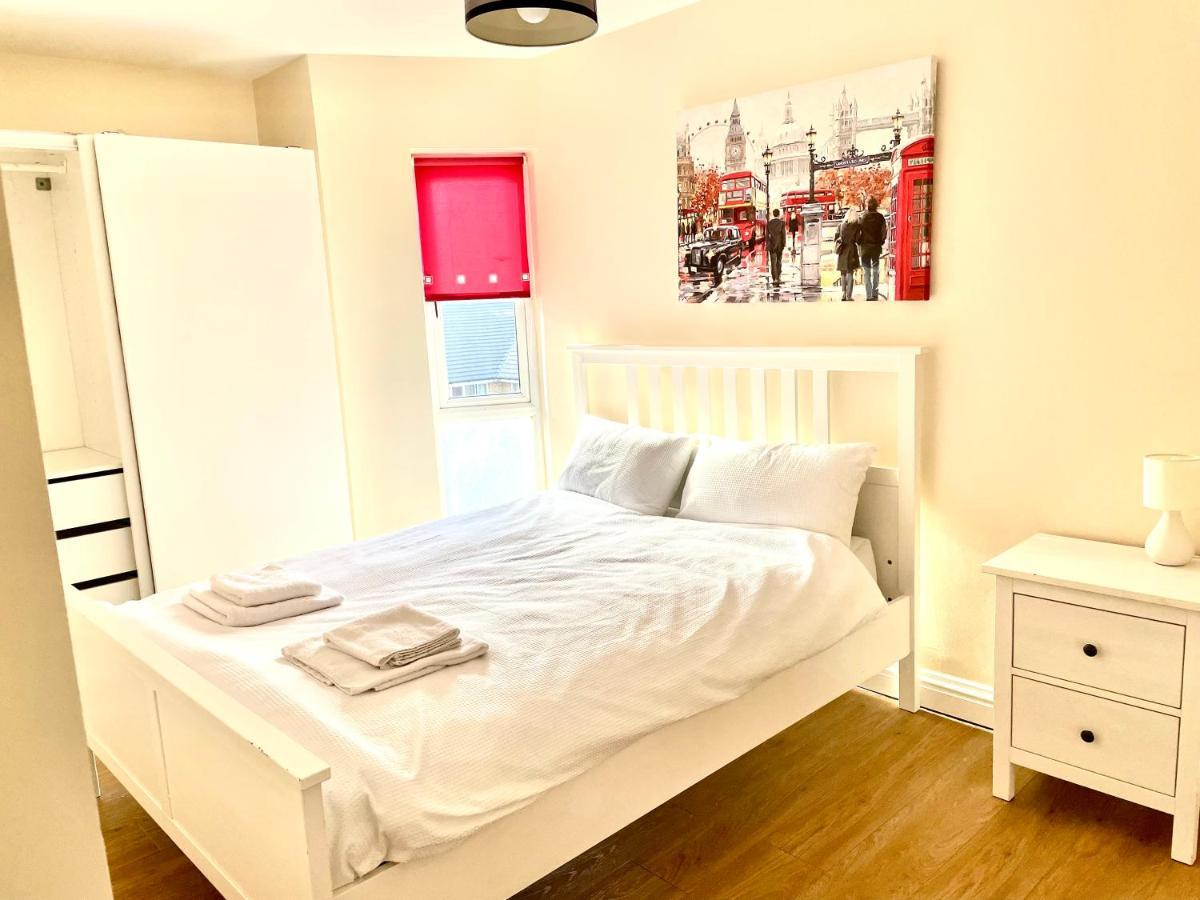 Holiday Flat In Central Slough Near To London Heathrow And Windsor With Free Car Park Extérieur photo