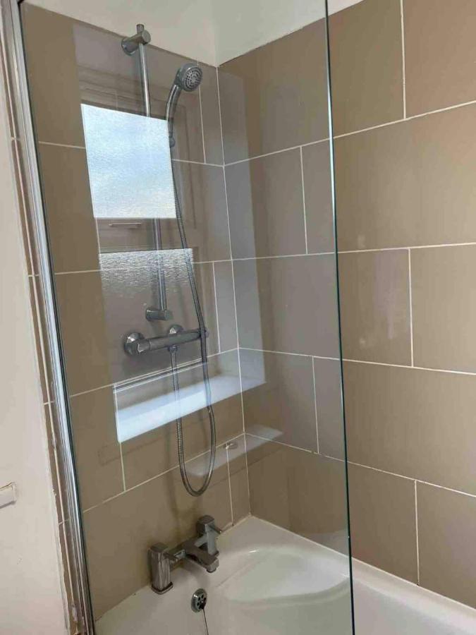 Holiday Flat In Central Slough Near To London Heathrow And Windsor With Free Car Park Extérieur photo